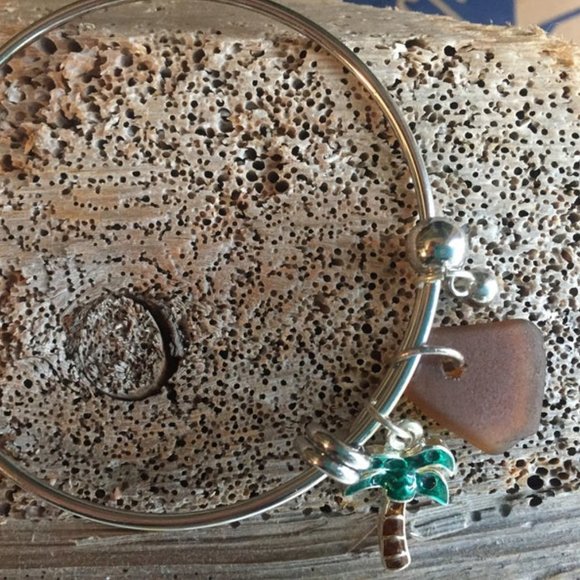 Genuine Brown Seagrass Bangle with Palm Tree Charm - Picture 4 of 5